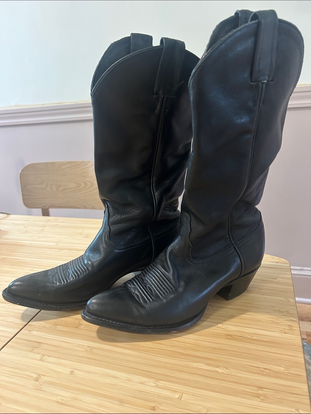 Tony Lama Black Leather Cowboy Boots (5.5)